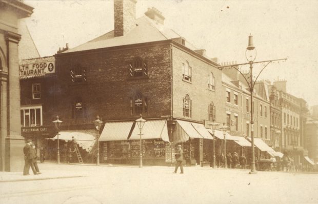 Black and White photograph of Mosley Street, Newcastle, in 1905.